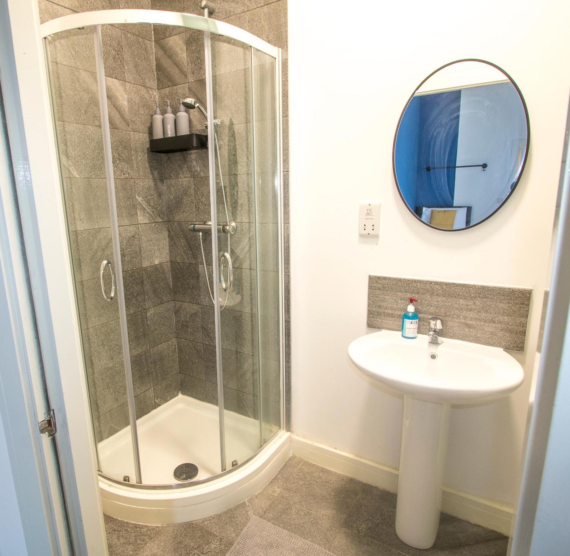 Cozy And Charming - 1 Bedroom Apartment - Free Parking, Transit Links, Close To Stadiums Манчестер Экстерьер фото